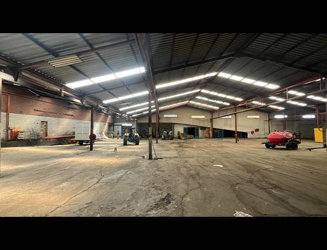 2,700M² WAREHOUSE TO LET IN BELLEVUE